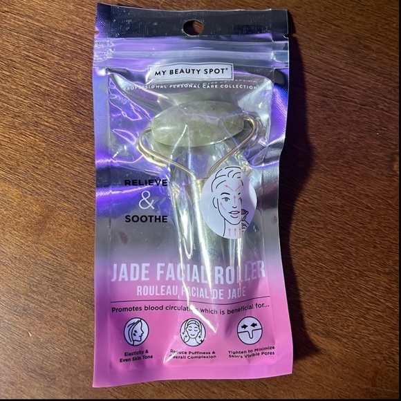 Jade Facial Roller - Picture 1 of 5